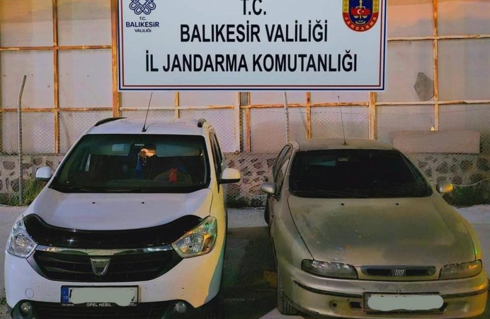 Balıkesir’de jandarma ekipleri göçmen kaçakçılığıyla mücadele kapsamında gerçekleştirdiği operasyonda 17