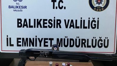  Balıkesir polisi şüpheli şahıslara ve araçlara yönelik gerçekleştirdiği denetimde çok