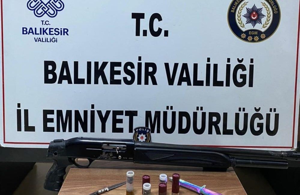  Balıkesir polisi şüpheli şahıslara ve araçlara yönelik gerçekleştirdiği denetimde çok