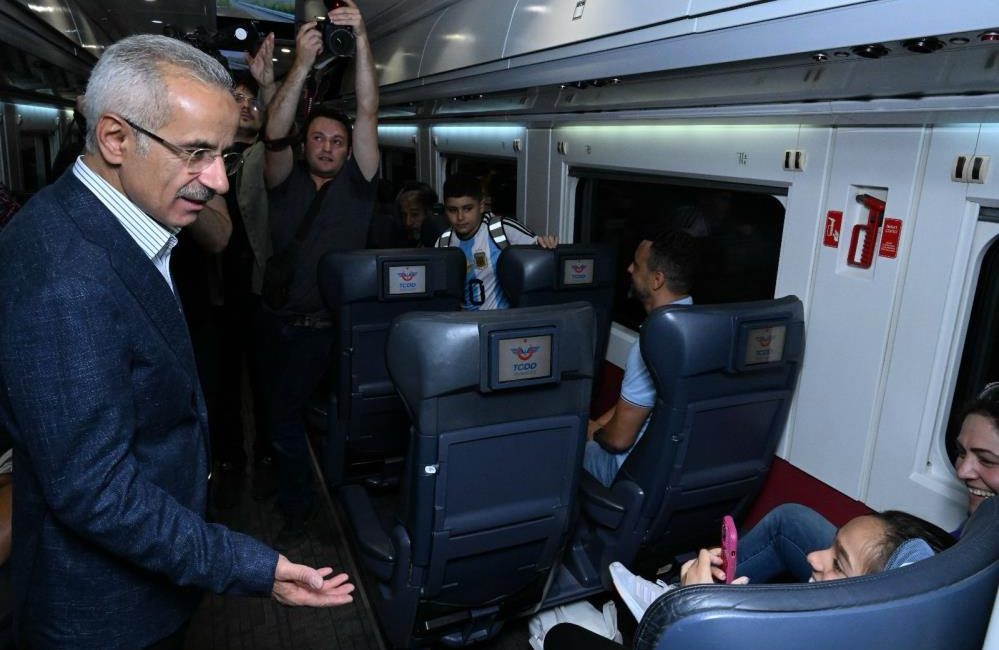 Ulaştırma ve Altyapı Bakanı Abdulkadir Uraloğlu, 2024 Emekliler Yılı kapsamında