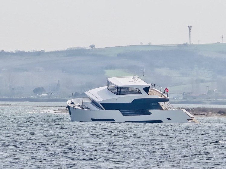 Çanakkale Boğazı’nda karaya oturan, 19 metre uzunluğunda ve içinde 3