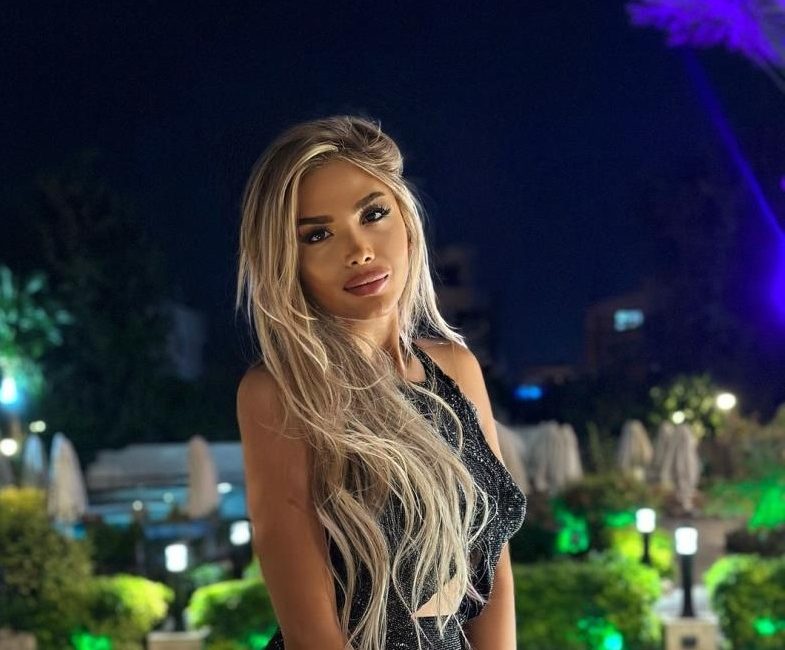 Adana’da lüks otomobilde tabancayla poz veren sosyal medya fenomeni kadın