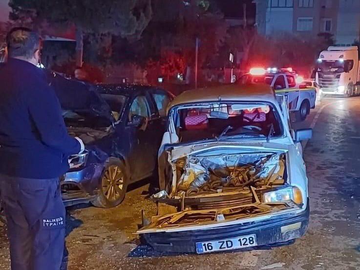 Erdek’te trafik kazası: 3 yaralı Erdek’te meydana gelen çift taraflı trafik kazasında 3 kişi yaralandı. Erdek