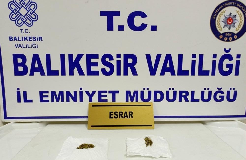 Gömeç’de polis ekiplerinin durumundan şüphelendiği ve üst araması yaptığı şahsın