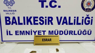 Gömeç’de polis ekiplerinin durumundan şüphelendiği ve üst araması yaptığı şahsın