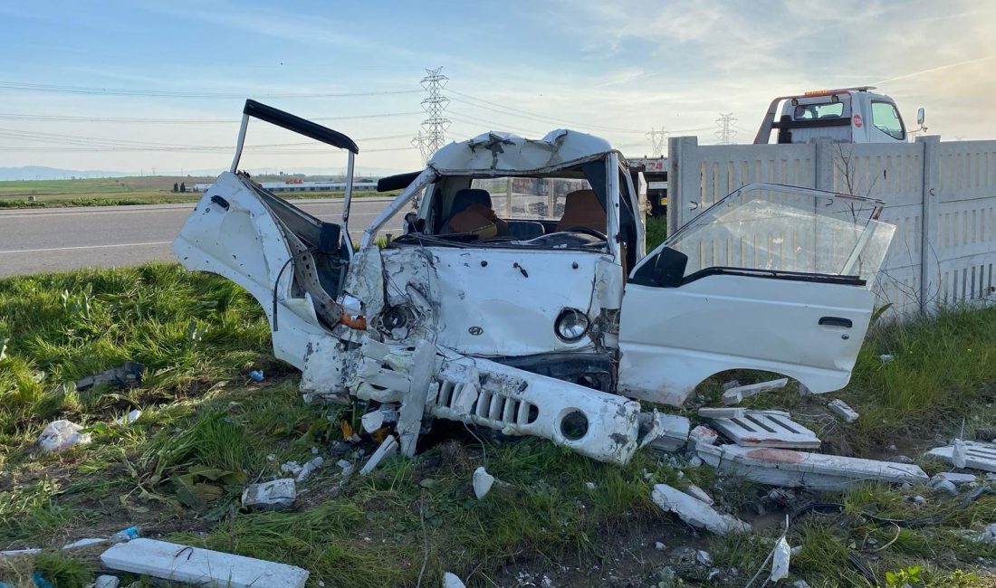 Bandırma-Karacabey yolunda trafik kazası: 1 ölü, 1 yaralı Bandırma-Karacabey karayolunda meydana gelen trafik kazasında 1 kişi hayatını kaybetti,