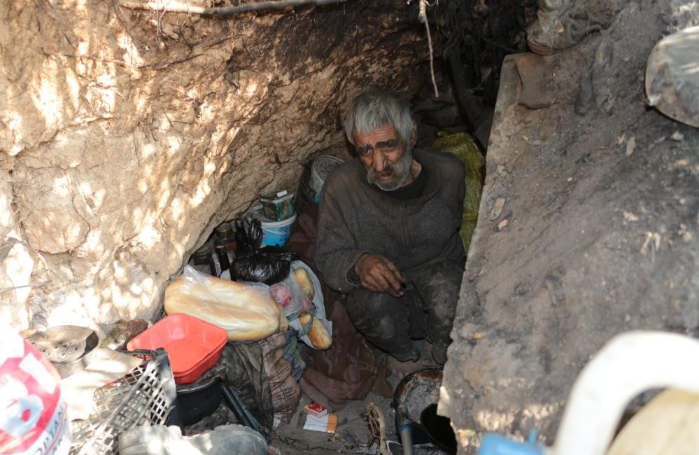 Balıkesir’in mağarada yaşayan ‘İskender Aga’sı vefat etti Bigadiç’de Akyar kırsal mahallesinde 35 yılını mağarada, 15 yılını da