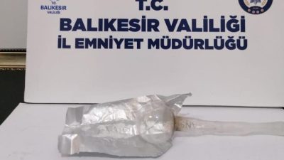  Bandırma’da kaba üst araması yapılan üç ayrı şahıstan uyuşturucu madde