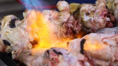Sakatatın başkenti Adana’da koyun kulağına her geçen gün rağbet artıyor.