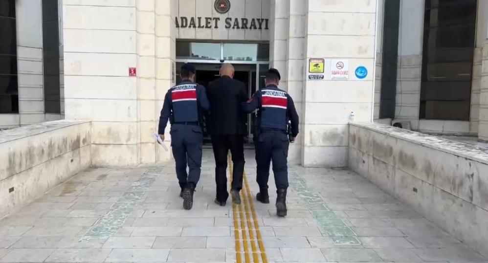 Edremit İlçesinde jandarma tarafından yapılan çalışmada 2 terör şüphelisi gözaltına