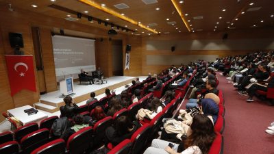 BANÜ’de gerçekleştiren seminerde, “Felsefe, hakikat ve üniversite” arasındaki ilişkiler masaya