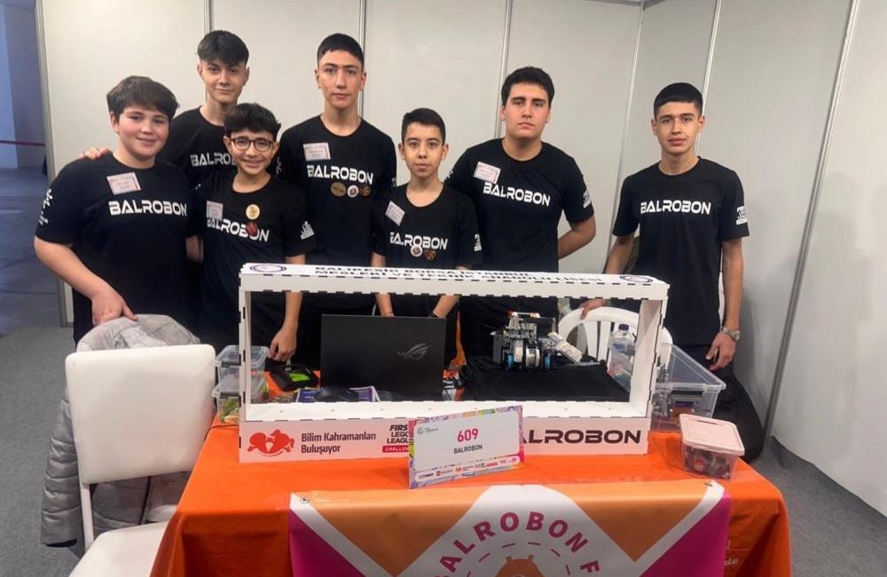 Balıkesir Borsa İstanbul Mesleki ve Teknik Anadolu Lisesi robotik takımı