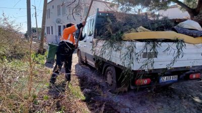 Ayvalık Belediyesi bünyesindeki Temizlik İşleri Müdürlüğü’ne bağlı emekçiler, ilçenin turizm