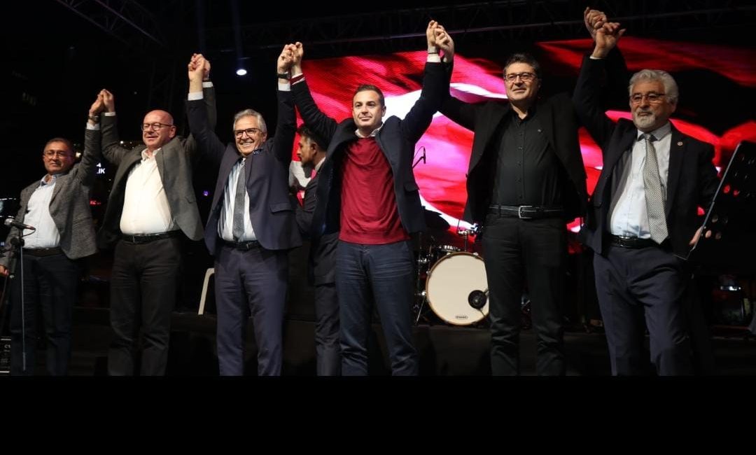Gençlik konseri kapsamında sahne alan Tuğçe Kandemir, binlerce Bandırmalı ile