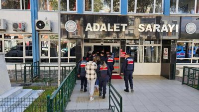 Balıkesir’de jandarma tarafından düzenlenen uyuşturucu operasyonunda gözaltına alınarak adliyeye sevk