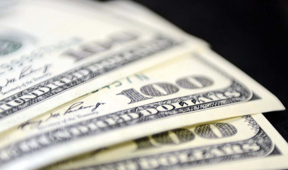  Dolar 32,3020 liradan, euro ise 35,1710 liradan güne başladı.İstanbul Kapalıçarşı’da