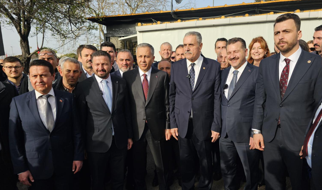 Bakan “Vilayet binası” için ayrılan alanı gezdi Türkiye Cumhuriyeti İçişleri Bakanı Ali Yerlikaya, Bandırma’ya düzenlediği ziyaret programında,