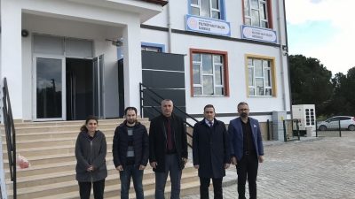 Burhaniye’de, Kaymakam İlyas Memiş, inşaatı tamamlanan okulları ziyaret etti. Okul