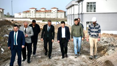 Bandırma Onyedi Eylül Üniversitesi’nde yapımı süren KYK yurt inşaatında süren