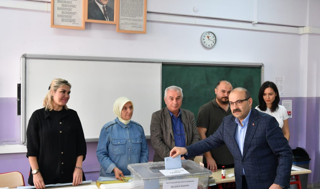 Balıkesir Valisi İsmail Ustaoğlu 31 Mart Yerel Seçimleri için oyunu