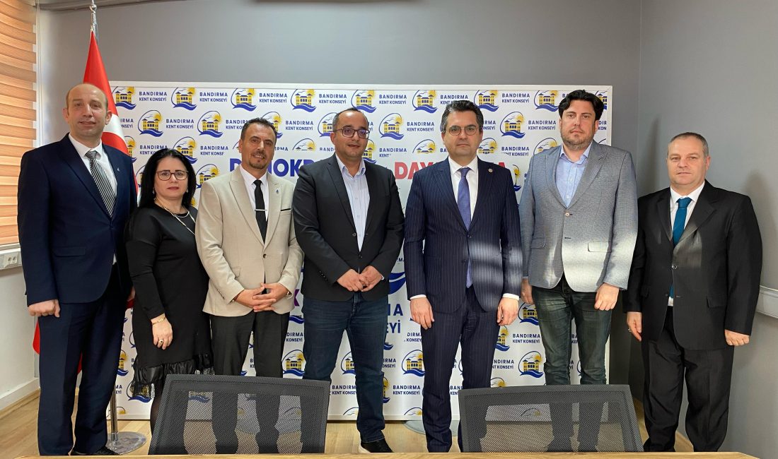Bandırma Kent Konseyi’ni ziyaret eden DEVA Partisi Balıkesir Milletvekili Burak
