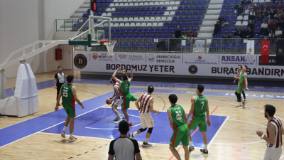 Türkiye Basketbol 2’nci Ligi’nde play-off maçlarında mücadele eden Bordo Basketbol,