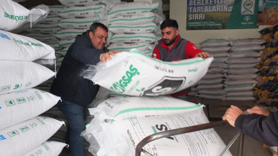 Burhaniye’de, gübre ve mazot desteği ödemelerinin hesaplara yatması gübre satışlarını