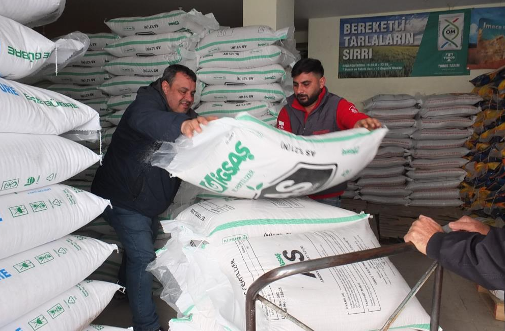 Burhaniye’de, gübre ve mazot desteği ödemelerinin hesaplara yatması gübre satışlarını