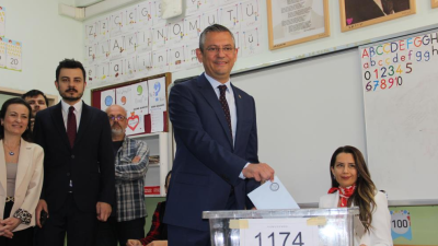 CHP Genel Başkanı Özgür Özel’in Manisa’da oy kullandığı 1174 No’lu