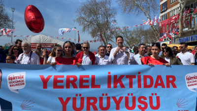 Yerel seçimlerden 1 gün önce saygı yürüyüşü düzenleyen Bandırma Belediye
