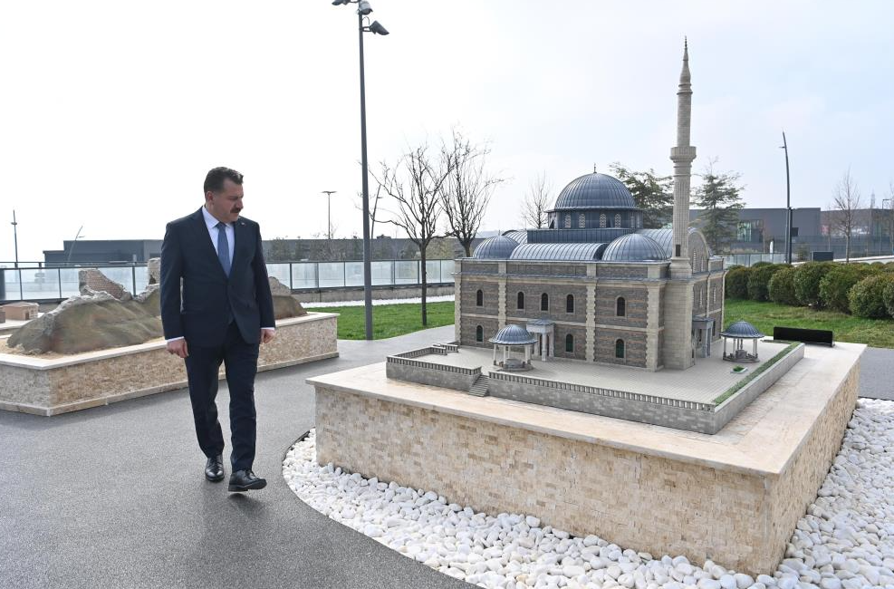 Balıkesir Büyükşehir Belediye Başkanı Yücel Yılmaz, Hilal Minareli Şehitler Camisiyle,