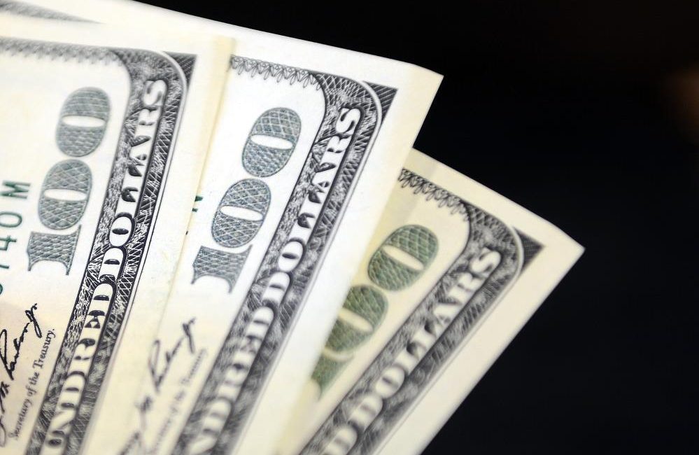 Dolar 32,1550 liradan, euro ise 34,8600 liradan güne başladı.İstanbul Kapalıçarşı’da