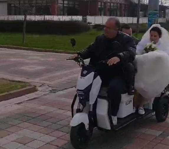 Bandırma’da, Bandırma Engelliler Derneği Başkanı Hüseyin Uçar, nikah masasına oturmaya