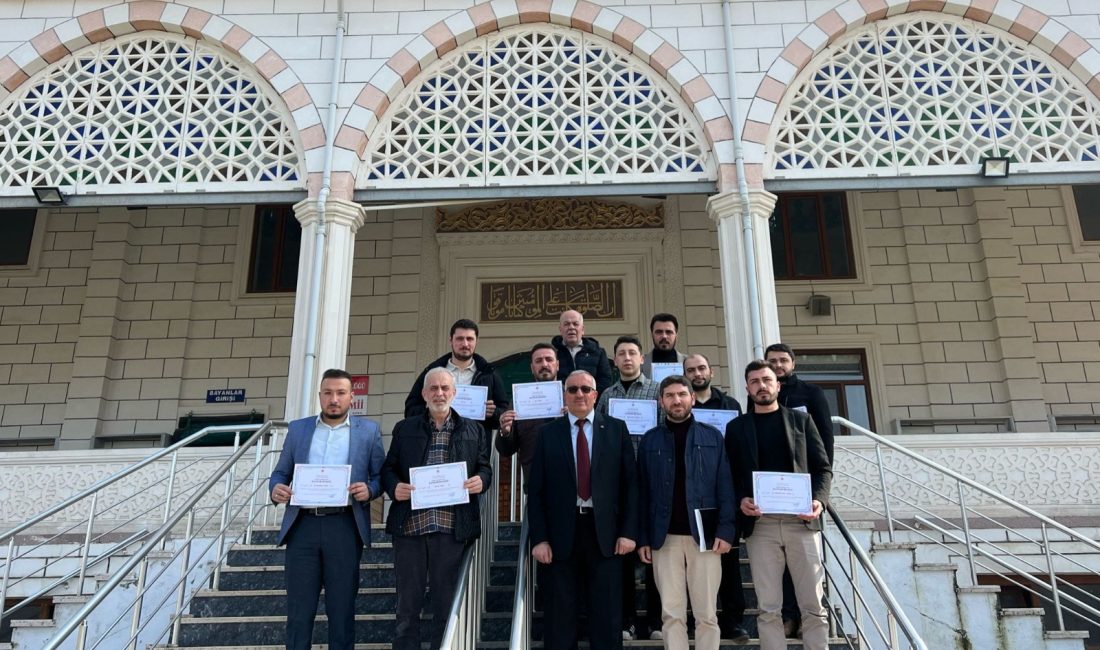 Erdek’te din görevlilerine eğitim Erdek Müftüsü Doğan Eygün, eğitimlere katılan personellere belge takdim etti.Erdek