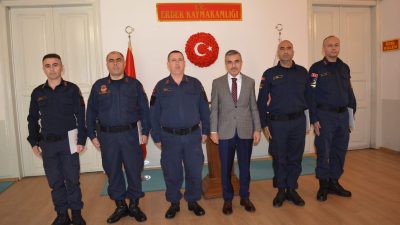 Erdek Kaymakamı Atakan Atasoy, ilçede görev yapan jandarma personellerine üstün