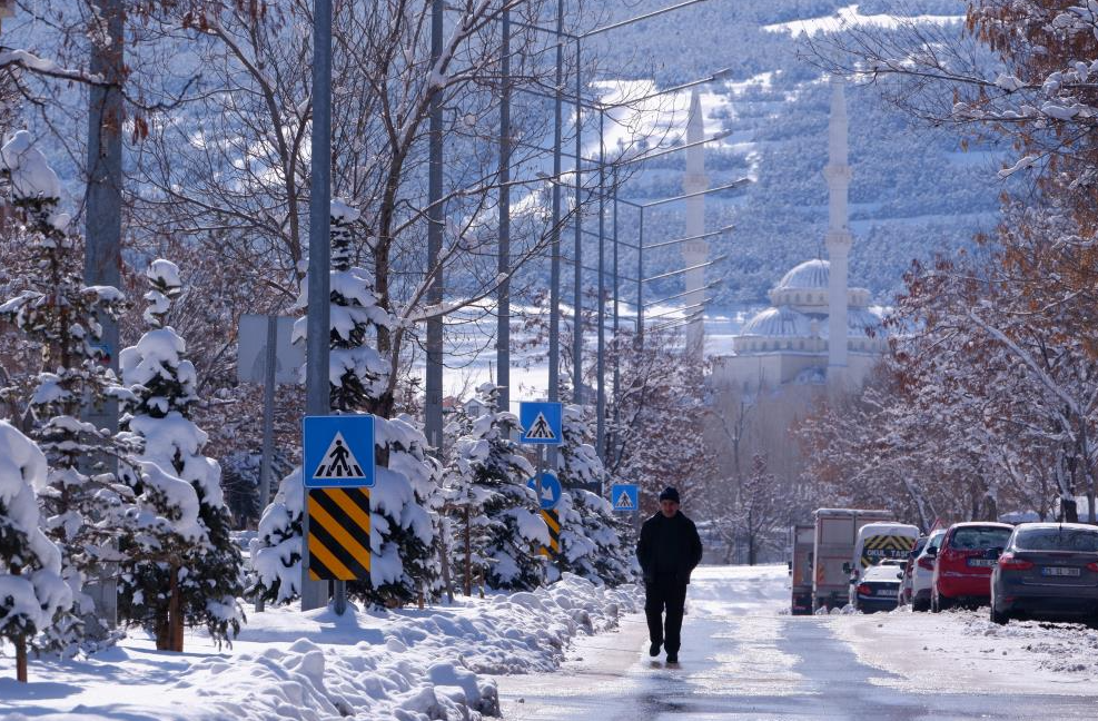 Erzurum’da yaklaşık bir haftadır etkili olan kar yağışı sonrası şehir