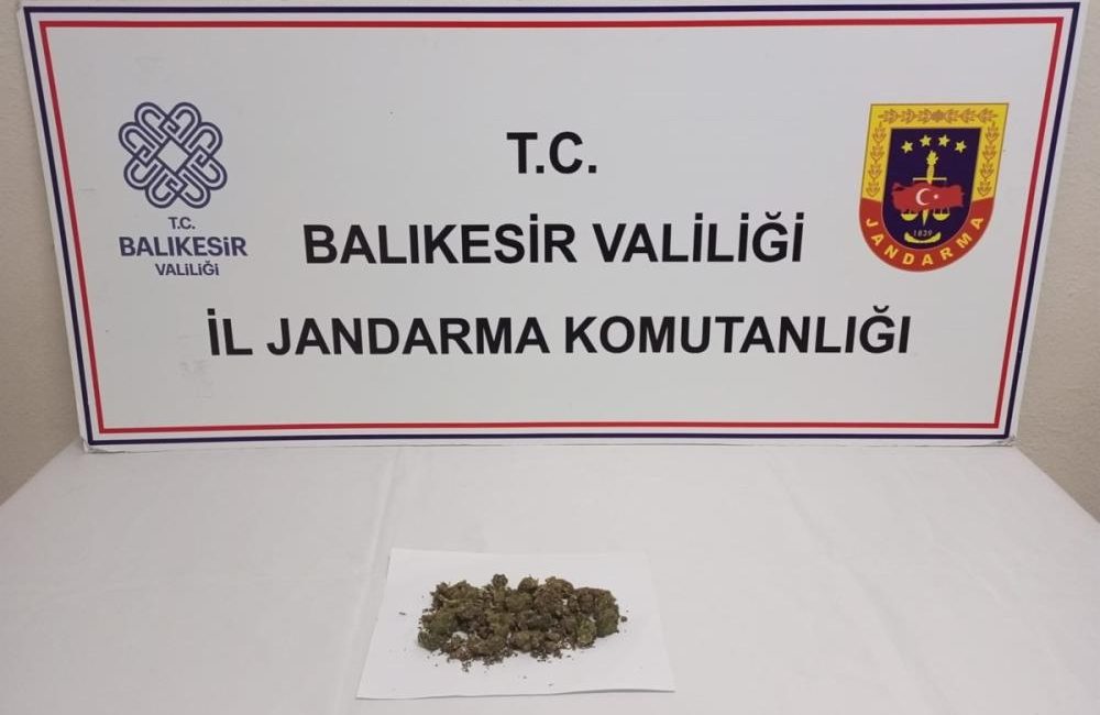 Jandarma ekipleri Balıkesir’in 4 ilçesinde uyuşturucu madde imalatı ve ticaretine