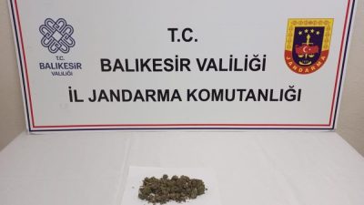 Jandarma ekipleri Balıkesir’in 4 ilçesinde uyuşturucu madde imalatı ve ticaretine