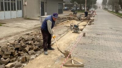Gönen Belediyesi Fen İşleri Müdürlüğü ekipleri tarafından 3 mahallede parke