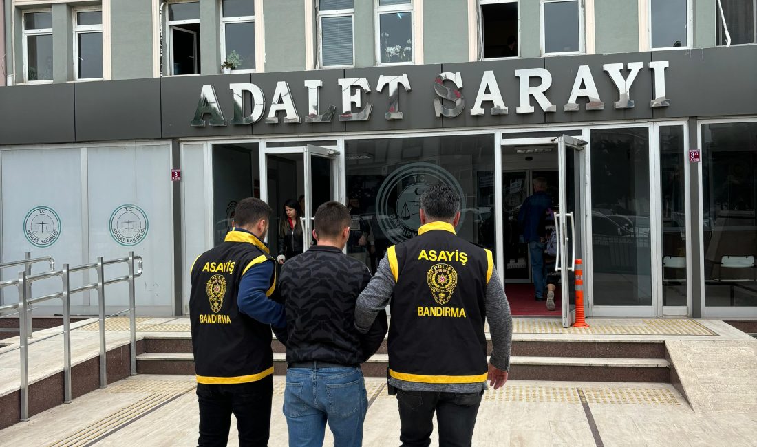 Bandırma’da bir ikamet adresinde hırsızlık yapan şahıs gözaltına alınarak tutuklandı.