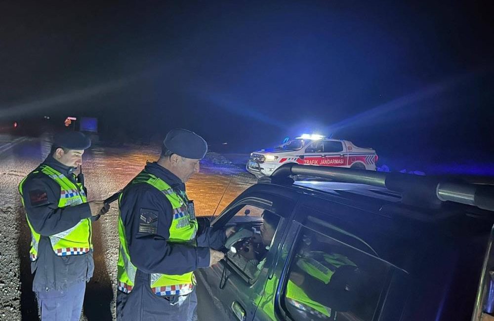 Jandarma ekipleri Balıkesir’in kırsalında huzur ve güvenliği sağlayabilmek adına kapsamlı