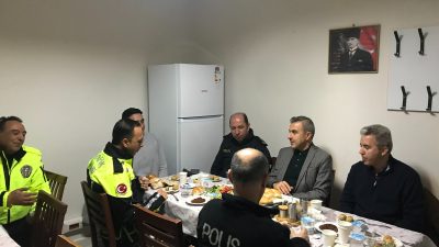 Erdek Kaymakamı Atakan Atasoy, iftar sofrasında Erdek Polis Merkezi Amirliği’nde