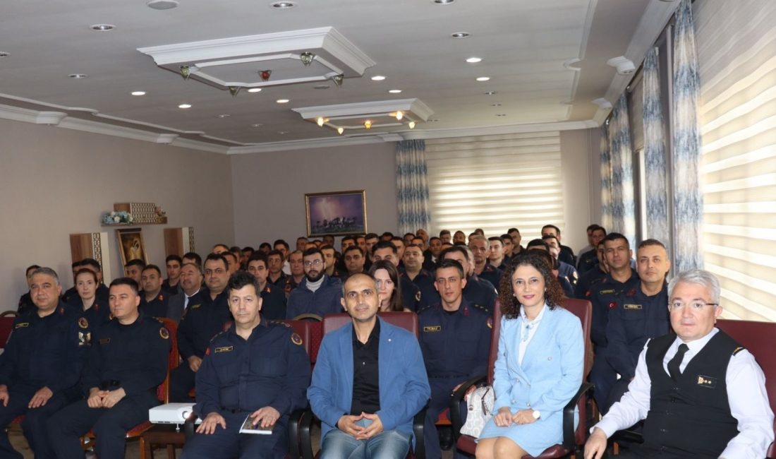 Balıkesir Üniversitesi’nde düzenlenen seminerde, İl Jandarma Komutanlığında görevli olan personelleri