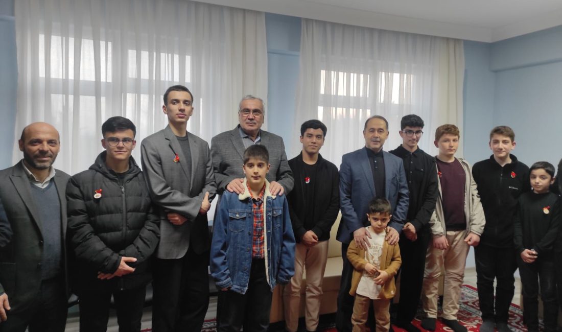 Bandırma Kaymakamı Engin Aksakal, Bereketli Kuran Kursu’nu ziyaret ederek iftarını