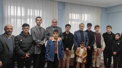 Bandırma Kaymakamı Engin Aksakal, Bereketli Kuran Kursu’nu ziyaret ederek iftarını