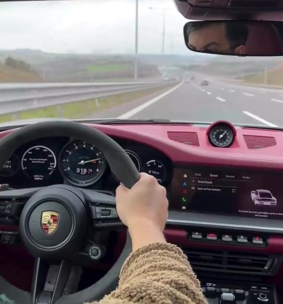 Tuzla’da Kuzey Marmara Otoyolunda lüks otomobil ile 318 km hıza