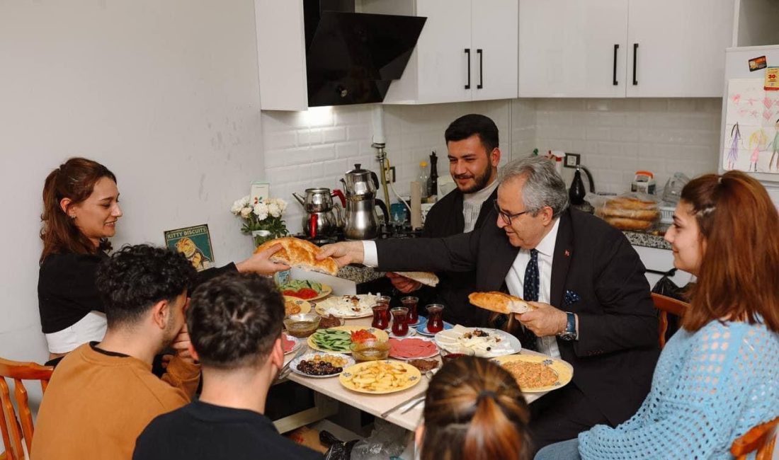 Ramazan ayı kapsamında BANÜ öğrencileriyle sahur saatinde bir araya gelen