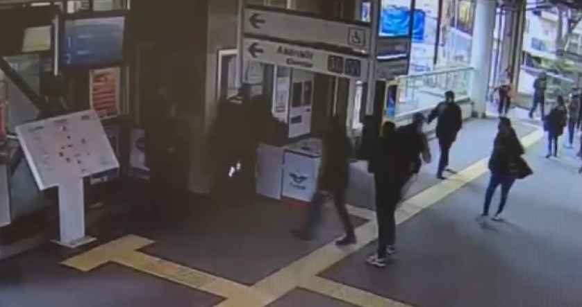 Göztepe Marmaray İstasyonu’nda temizlik görevlisi olarak çalışan Çetin A., güvenlik