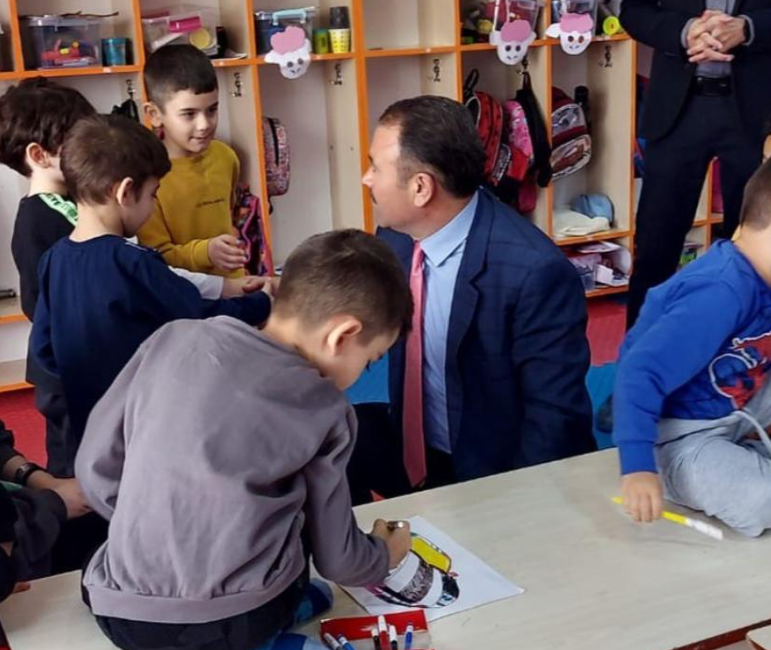 İvrindi’de anaokullarına ziyaret programı gerçekleştiren İlçe Milli Eğitim Müdürü Mustafa