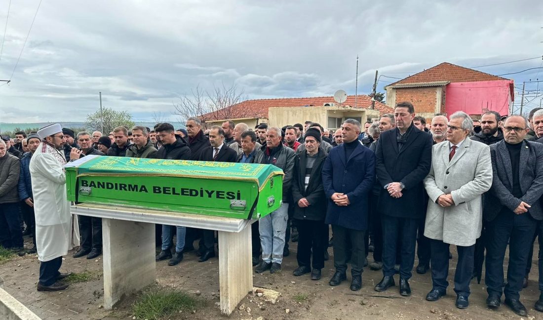 Muhtar İbrahim Okyay son yolculuğuna uğurlandı Pazartesi akşam saatlerinde Yeni Yenice Mahalle Muhtarı İbrahim Okyay’ın geçirdiği